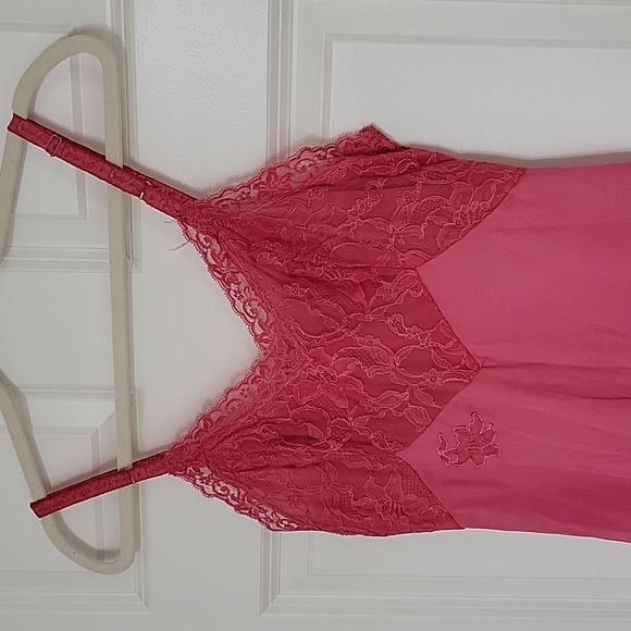 🔴SOLD🔴 Vintage Vanity Fair Hand Dyed Slip in Viva Magenta Size 34 - Picture 2 of 16